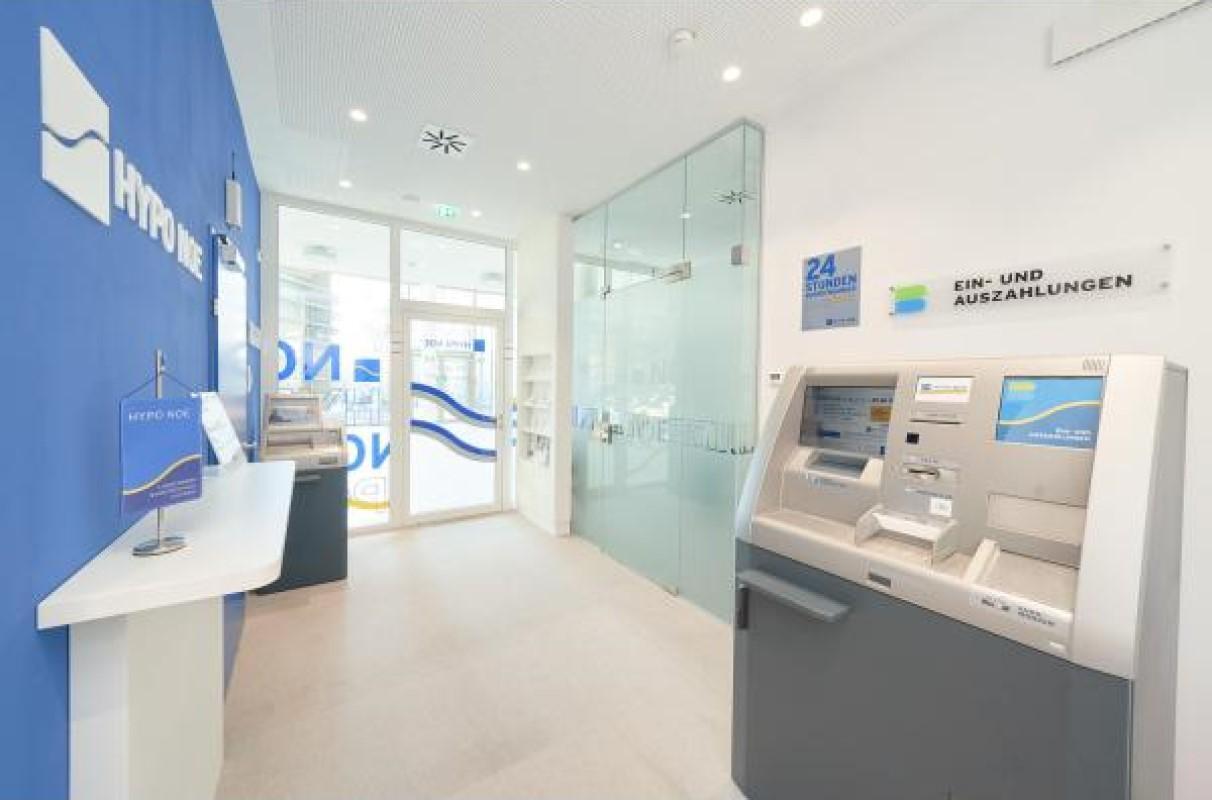 Vorschau - Foto 1 von HYPO NOE Landesbank – SB-Foyer