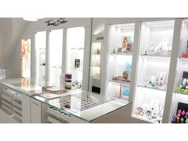 Bild 7 von Neufeld Schmuck-Uhren-Pokale