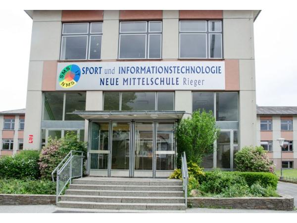 Bild 1 von Neue Mittelschule u Sportmittelschule Hartberg Rieger mit IT Schwerpunkt