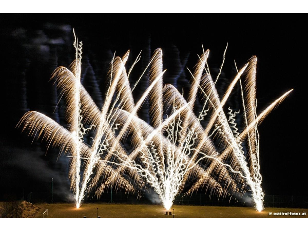 Bild 1 von Red Sky Fireworks