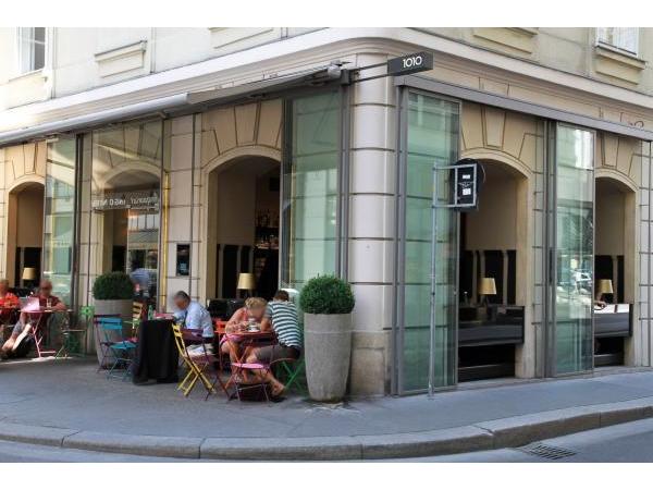 Bild 1 von 1010 Bar Cafe
