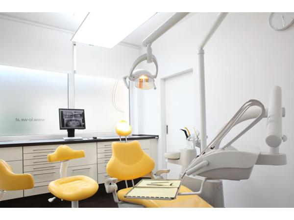 Bild 3 von Dr. med. dent. Locsmandy-Wenzl Dagmar