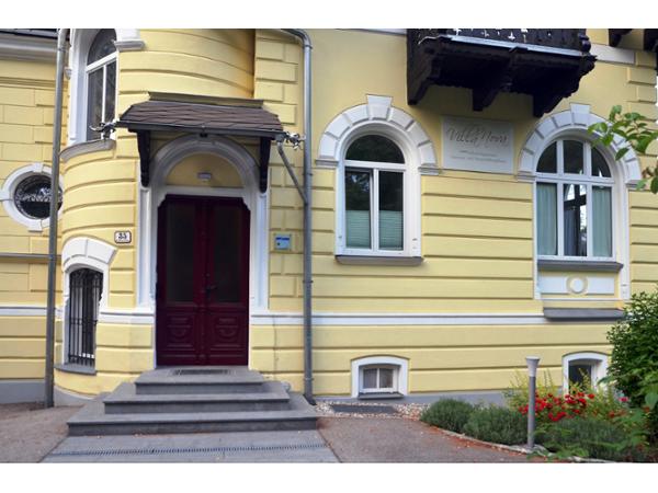 Bild 1 von Villa Nova - Claudia Riess