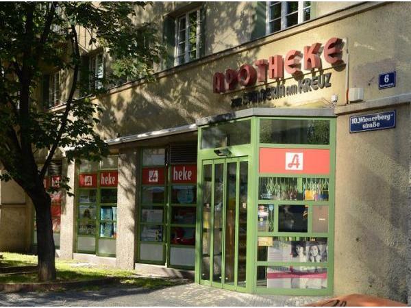 Bild 2 von Apotheke Zur Spinnerin am Kreuz