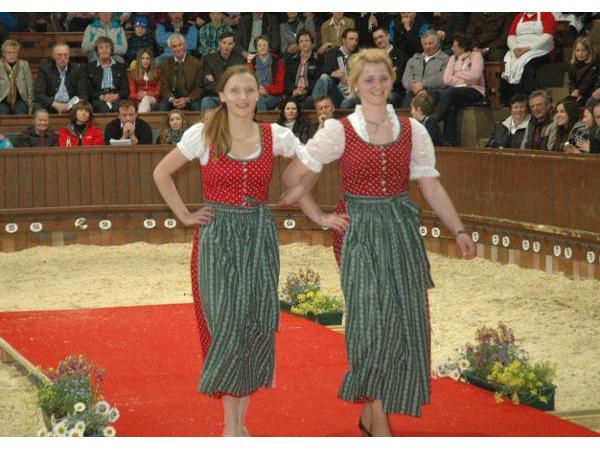 Bild 5 von TRACHT & BRAUT Helene Mayr Damenmaßschneiderei