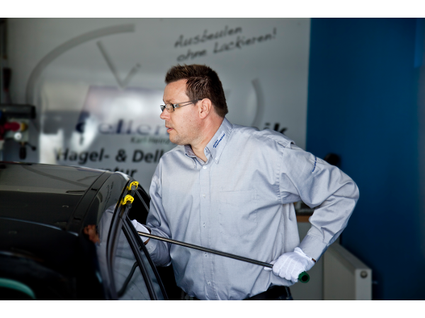 Bild 1 von Dellentechnik Steinkellner Hagelschaden & Parkdellenreparatur
