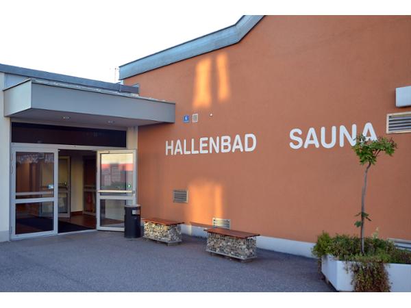 Bild 1 von Hallenbad