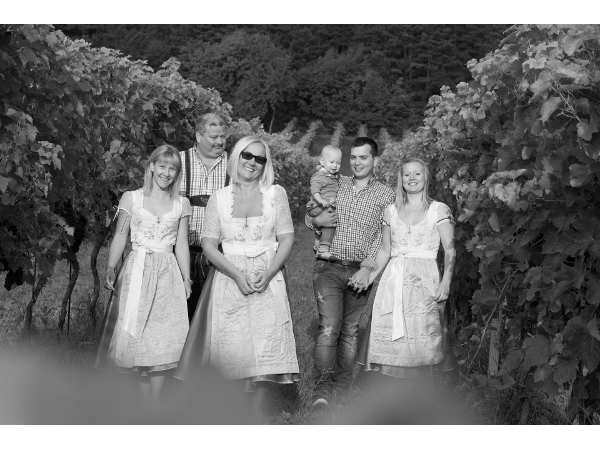 Bild 2 von Weingut-Heuriger zum 67er