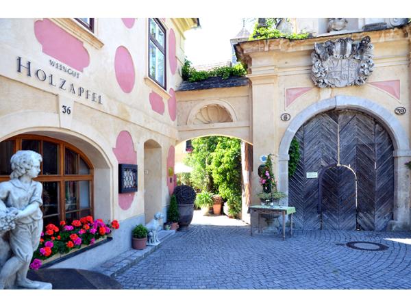 Bild 1 von Gutshofrestaurant Prandtauerhof - Weingut Holzapfel