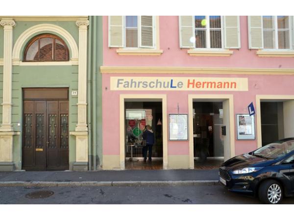 Bild 1 von Fahrschule Hermann