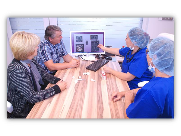 Bild 1 von Dr. med. dent. Martha L. Bachmayer