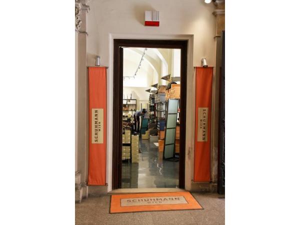 Bild 1 von Schuhmann - Wien