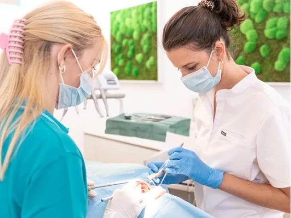 Bild 34 von Zahnarztpraxis Dr. Philipp Kaiser MMSc LLM & Kollegen