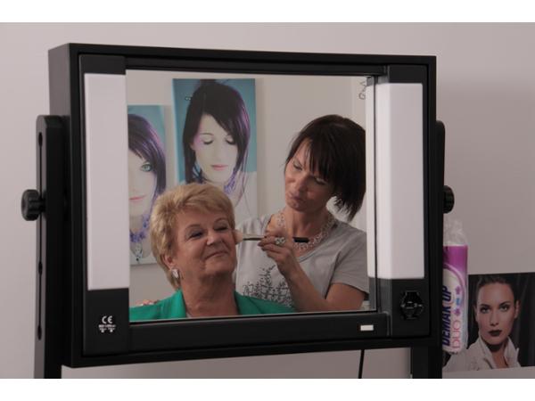 Bild 7 von Kaarisma - Style & Smile / Friseur, Make-up, Stilberatung