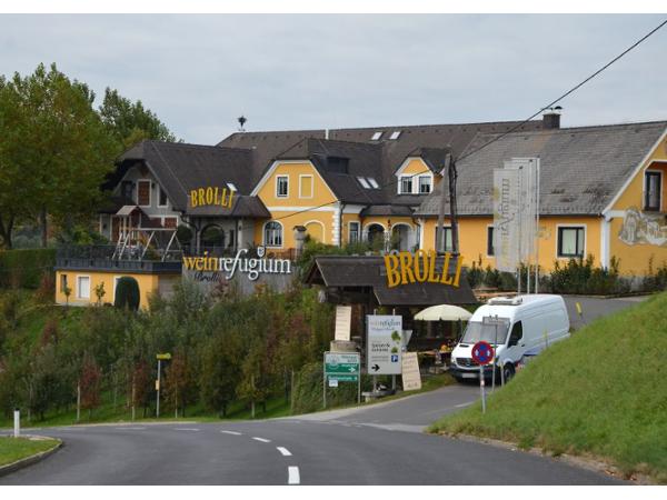 Bild 1 von Weingut Brolli - Arkadenhof