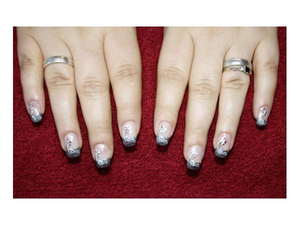 Bild 1 von First Nails - Monika Tisch