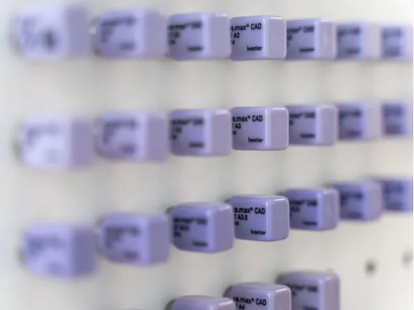 Bild 40 von Zahnarztpraxis Dr. Philipp Kaiser MMSc LLM & Kollegen