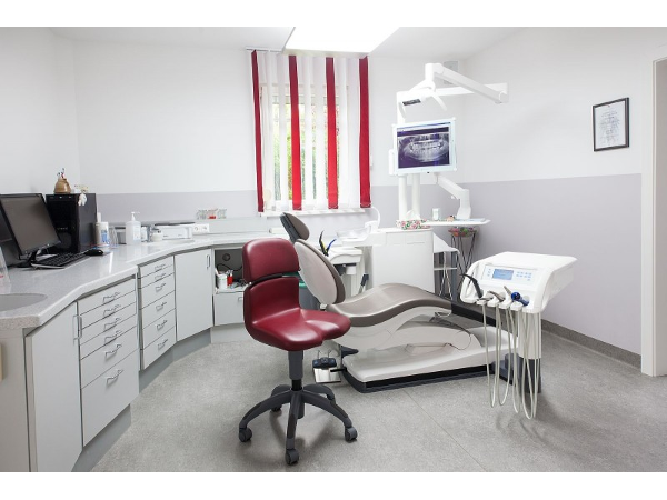 Bild 1 von Dr. med. dent. Nikpour Nouri Laleh