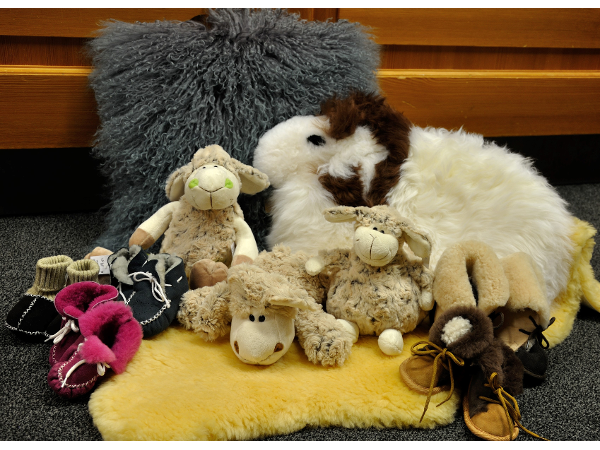 Bild 4 von Gerberei Lutz - Inh. Margarete Bader | Felle | Lammfell | Lederhosen | Geschenksartikel