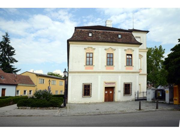 Bild 1 von Bezirksmuseum Stockerau im Belvedereschlössl