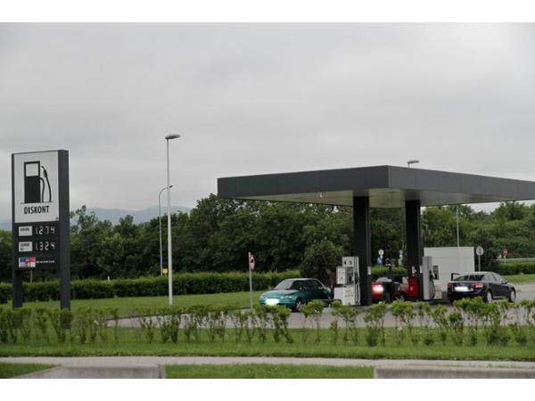 Bild 1 von DISKONT TANKEN am HOFER Parkplatz