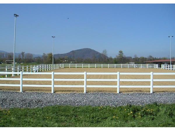 Bild 12 von Pro Equus - Reitplatz, Paddock & Stallbedarf