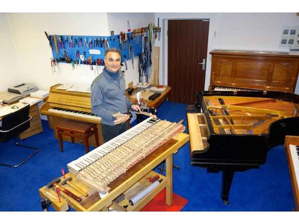 Bild 2 von  Piano Service Arian Vahdat