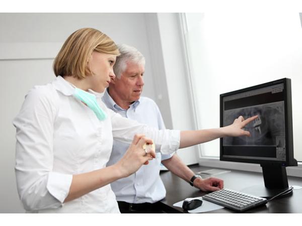 Bild 5 von Dr. med. dent. Locsmandy-Wenzl Dagmar