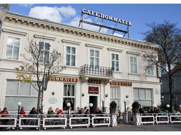 Bild 1 von OBERLAA Dommayer Alt-Wiener Kaffeehaus