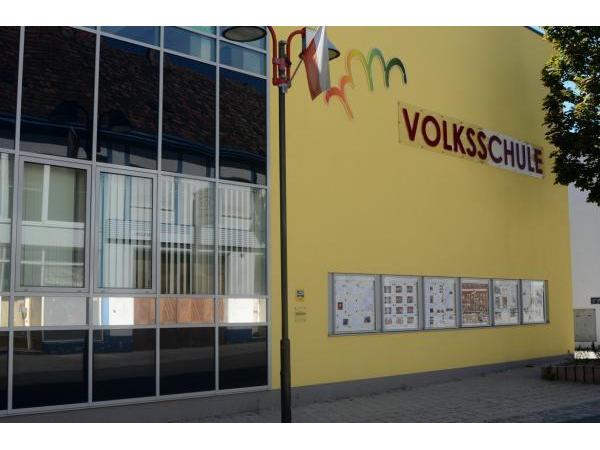 Bild 1 von Volksschule