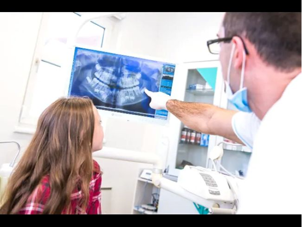 Bild 60 von Zahnarztpraxis Dr. Philipp Kaiser MMSc LLM & Kollegen