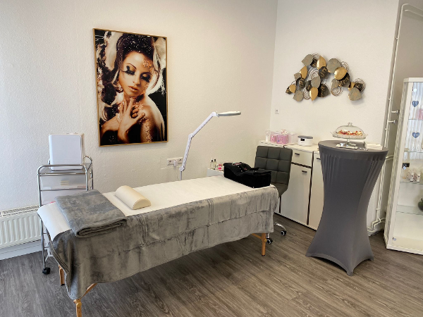 Bild 3 von La'see Hauptplatz 10 Wimpernstyling und Nageldesign e.U.