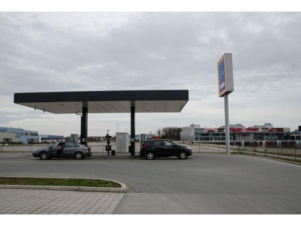 Bild 1 von DISKONT TANKEN am HOFER Parkplatz