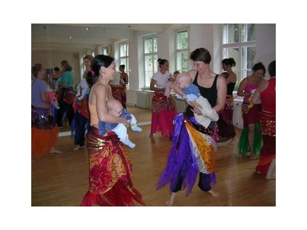 Bild 1 von oran-dance Tanzen für Schwangere und Mütter mit Babys - Mag Ursula Oran-Daniel