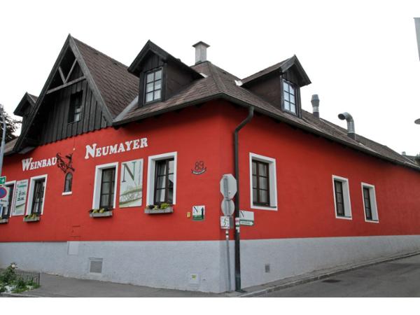 Bild 1 von Weinbau & Heuriger Neumayer