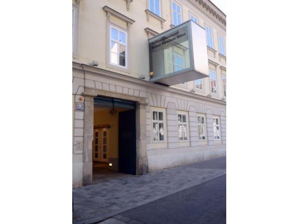 Bild 2 von Hofmobiliendepot Möbel Museum Wien