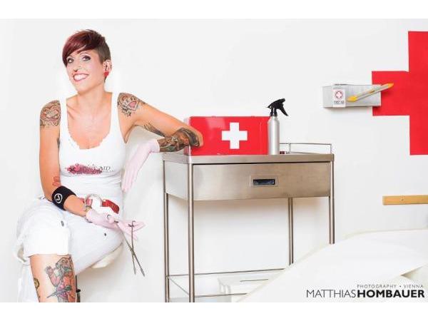 Bild 7 von Piercingambulanz - Kathi Hart