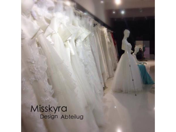 Bild 2 von MissKyra Wedding Dress Factory