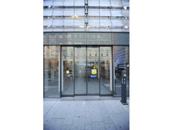 Bild 1 von Raiffeisen-Landesbank Tirol, Bankstelle Adamgasse