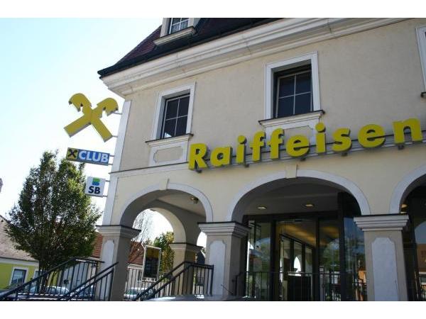 Bild 1 von Raiffeisen Regionalbank Mödling eGen - Bankstelle Laxenburg