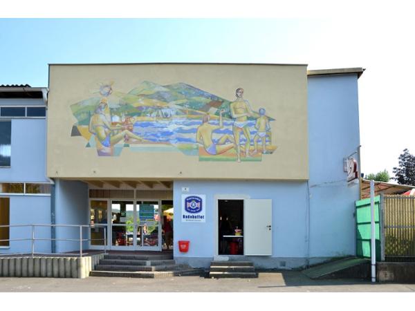Bild 1 von Schwimmbad