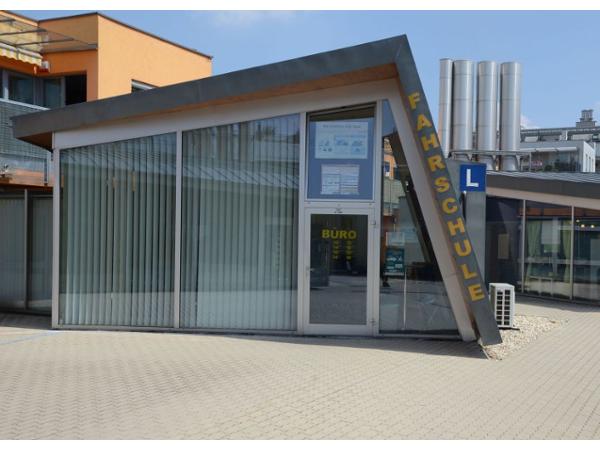 Bild 1 von Fahrschule in Transdanubia