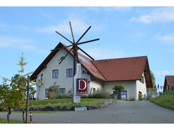 Bild 1 von Weingut Dietrich vlg. Tischler