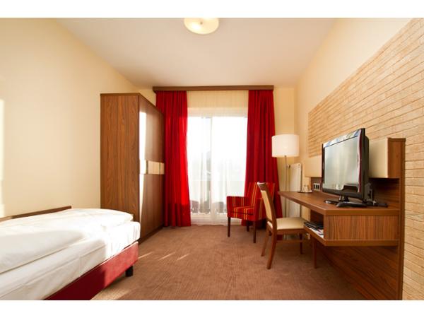 Bild 3 von SCHÖNIS-Landhotel