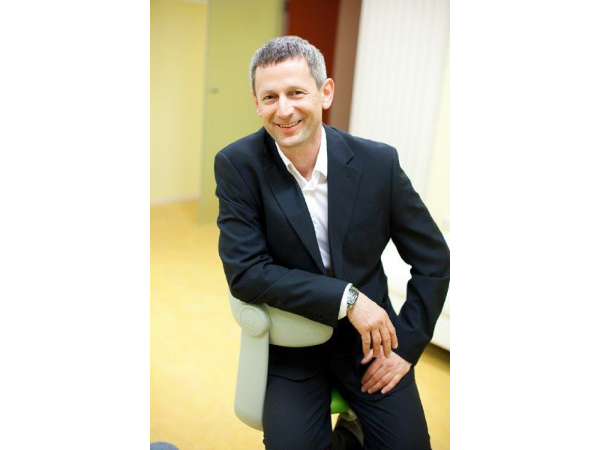Bild 1 von Dr. med. dent. MOM Perendy Gyula