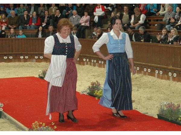 Bild 6 von TRACHT & BRAUT Helene Mayr Damenmaßschneiderei
