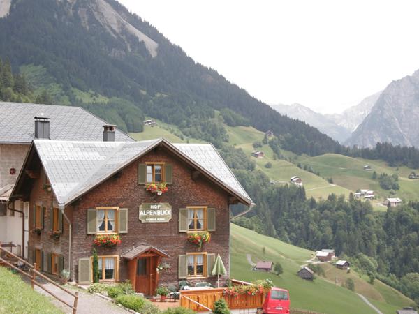 Bild 1 von Hof Alpenblick - Fam. Domig