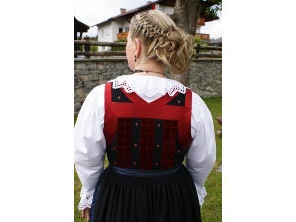 Bild 8 von Trachtenschneiderei Gertrud Huber