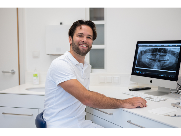 Bild 2 von Zahnarzt Dr. Sebastian Rohde