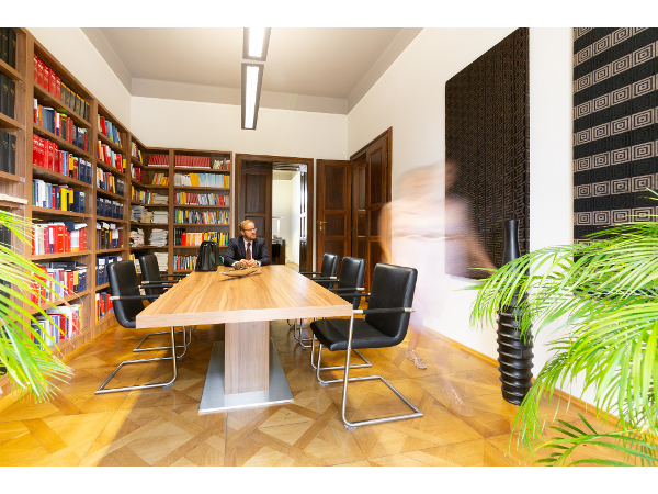 Bild 2 von Mag. Dr. Johannes Reisinger